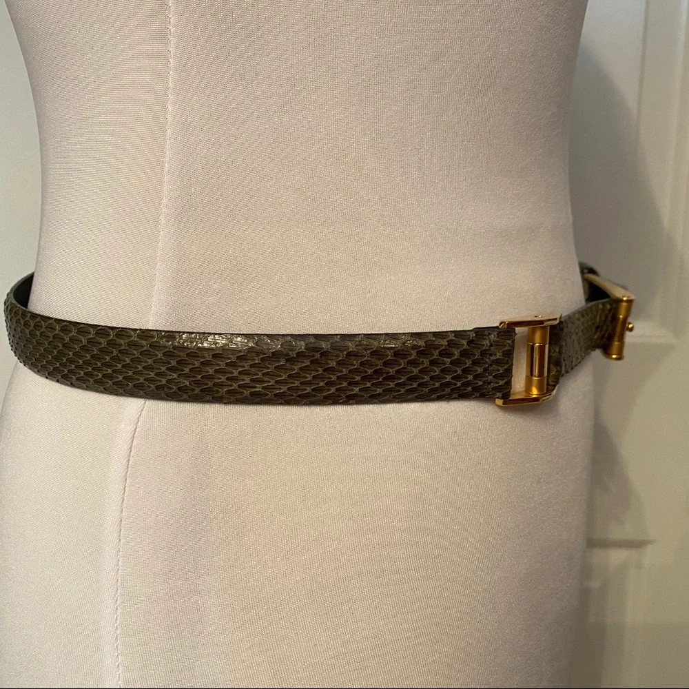 CARLISLE BELT SKINNY GRAY SNAKESKIN GOLD TONE BUCKLE Size M
